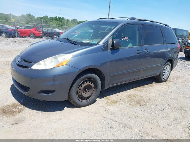 Toyota Sienna Le