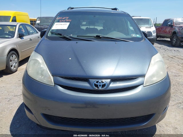 Toyota Sienna Le