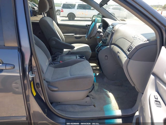 Toyota Sienna Le