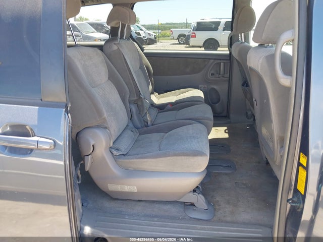 Toyota Sienna Le