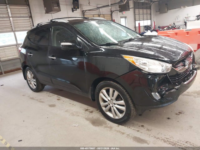 Salvage Hyundai TUCSON Image