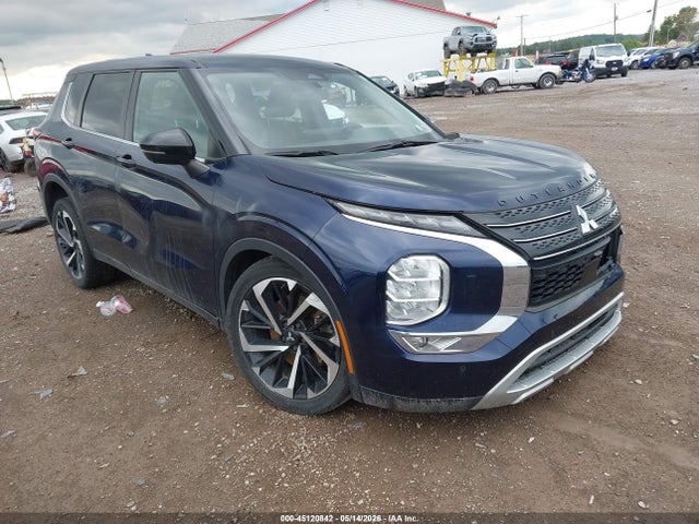 Salvage Mitsubishi Outlander Image