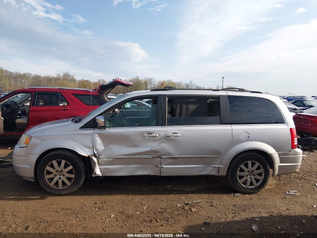 Chrysler Town & Country Touring