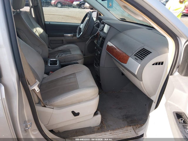 Chrysler Town & Country Touring