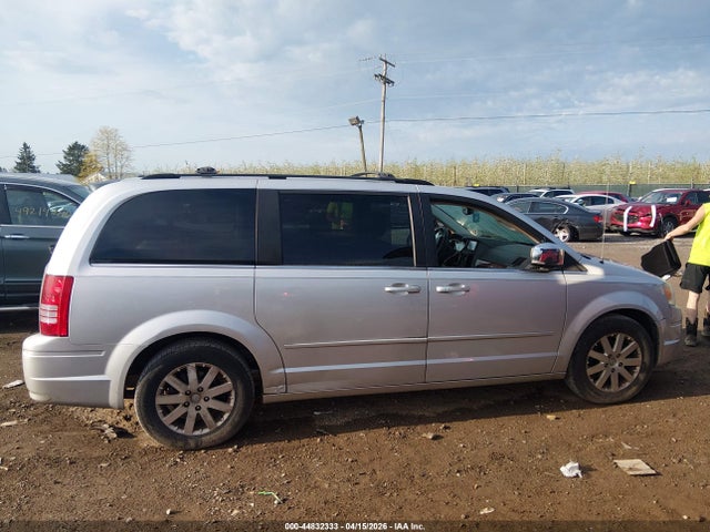 Chrysler Town & Country Touring
