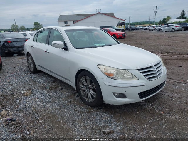 Salvage Hyundai Genesis Image