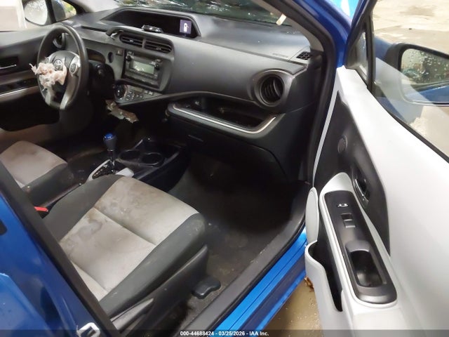 Toyota Prius c Two