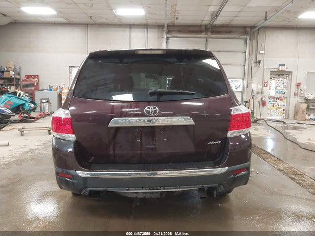 Toyota Highlander Base V6