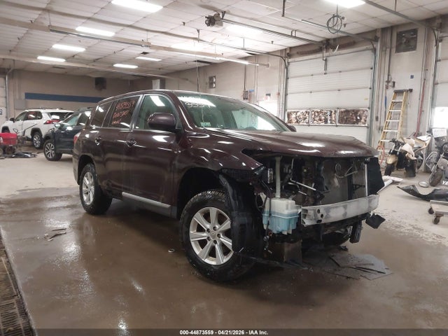 Salvage Toyota Highlander Image
