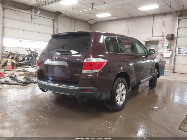 Toyota Highlander Base V6