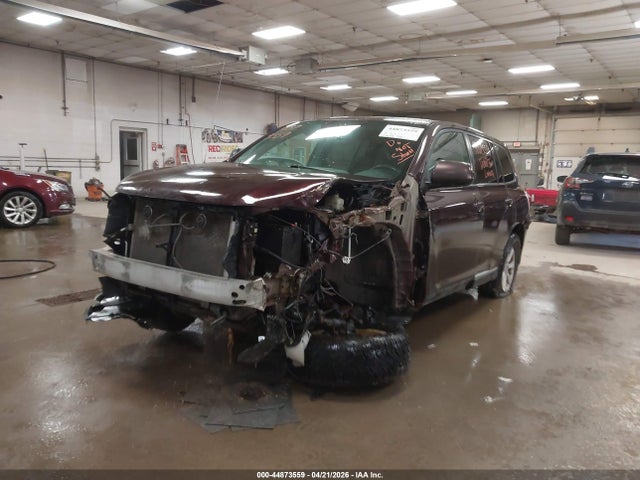 Toyota Highlander Base V6