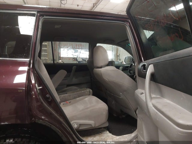 Toyota Highlander Base V6
