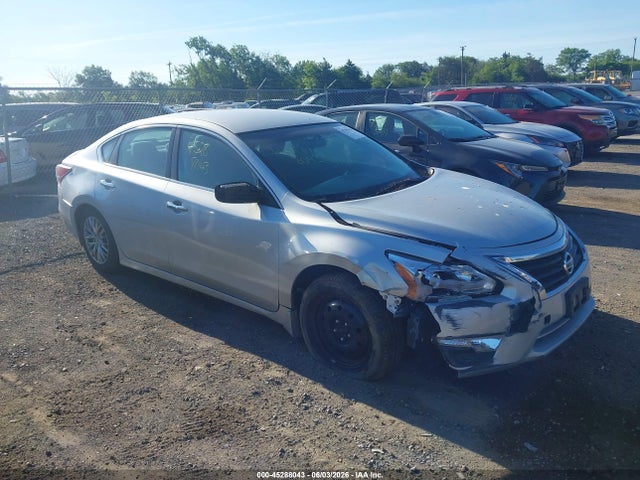 Salvage Nissan Altima Image