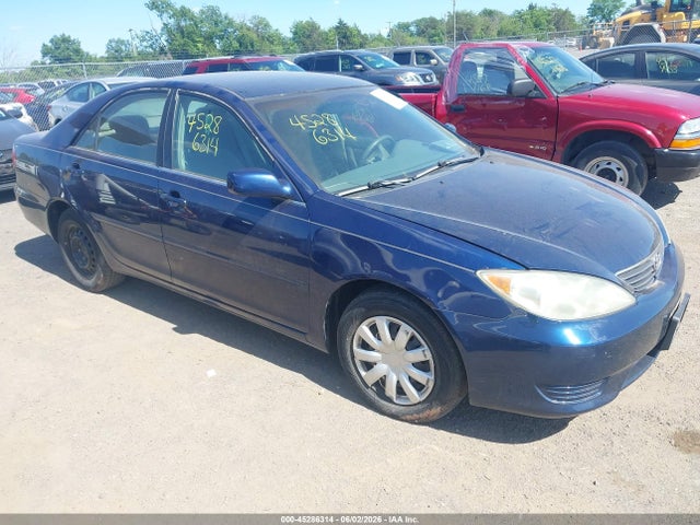 Salvage Toyota Camry Image