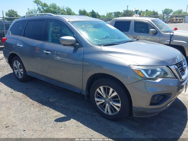 Salvage Nissan Pathfinder Image
