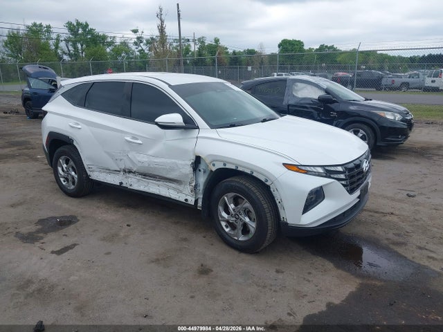 Salvage Hyundai TUCSON Image