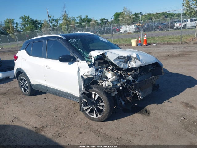 Salvage Nissan Kicks Image