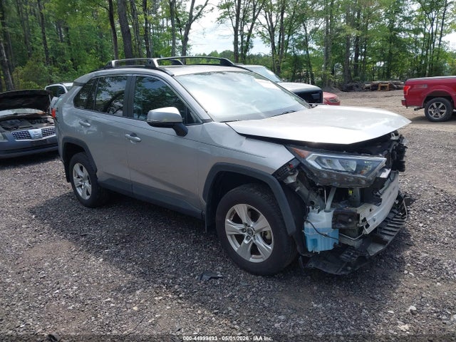 Salvage Toyota RAV4 Image