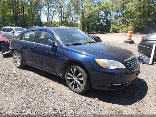 Salvage Chrysler 200 Image