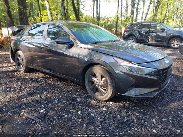 Salvage Hyundai ELANTRA Image