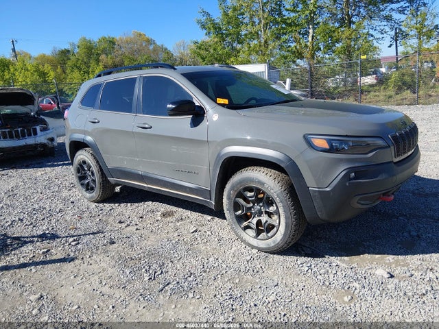 Salvage Jeep Cherokee Image