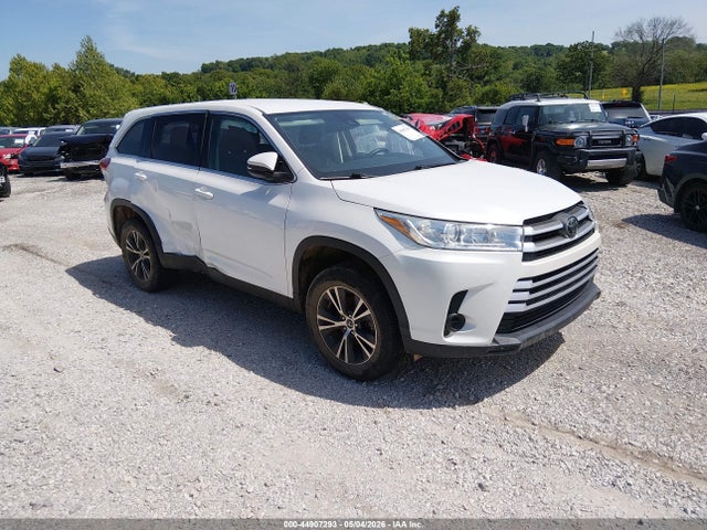 Salvage Toyota Highlander Image