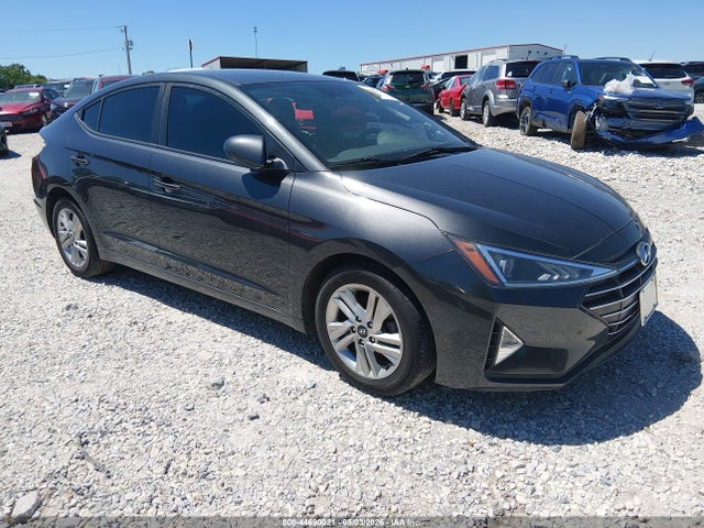 Salvage Hyundai ELANTRA Image