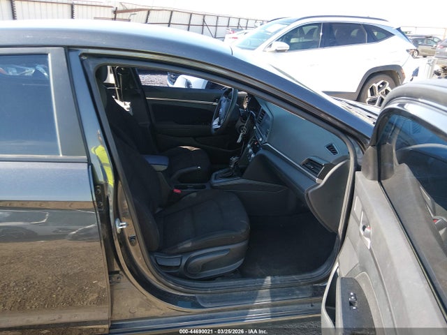 Hyundai ELANTRA Sel