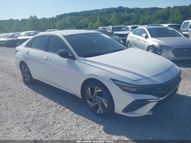 Salvage Hyundai ELANTRA Image
