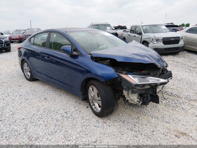 Salvage Hyundai ELANTRA Image