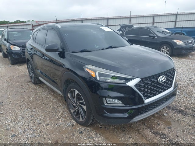 Salvage Hyundai TUCSON Image