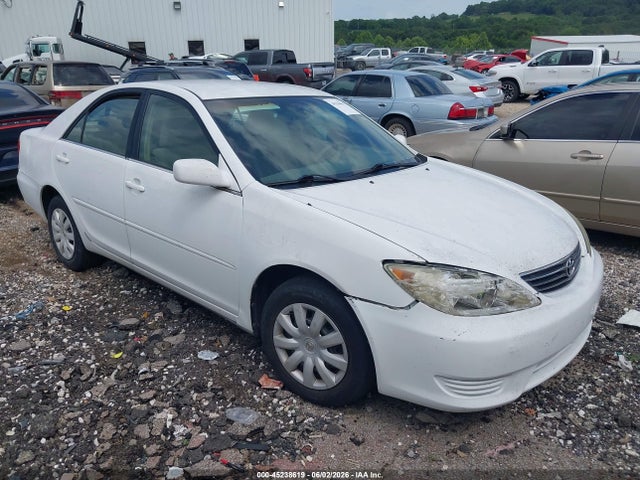 Salvage Toyota Camry Image