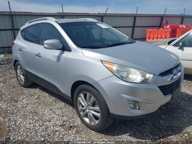 Salvage Hyundai TUCSON Image