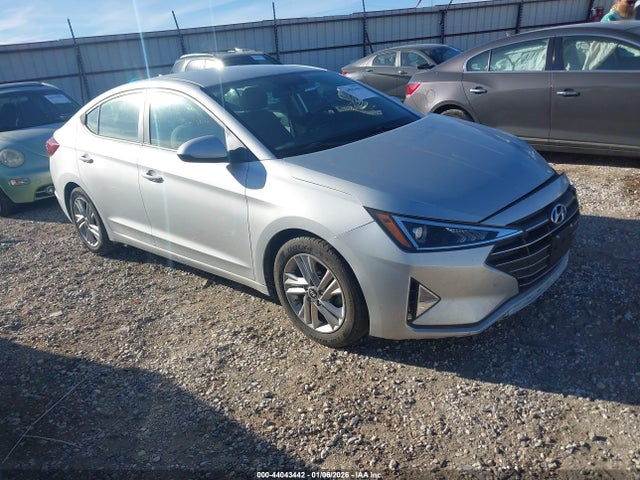 Salvage Hyundai ELANTRA Image