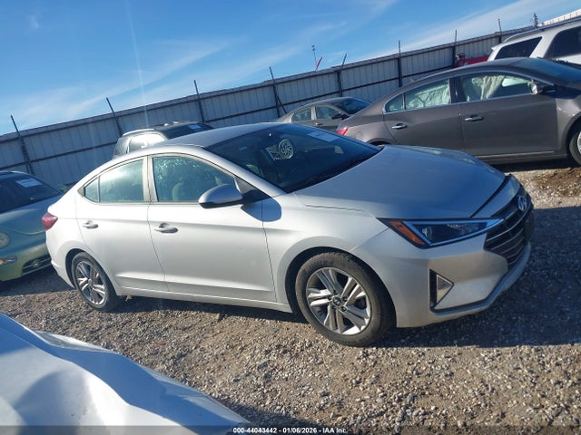 Hyundai ELANTRA Sel