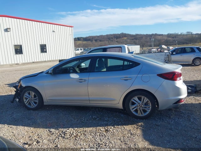 Hyundai ELANTRA Sel