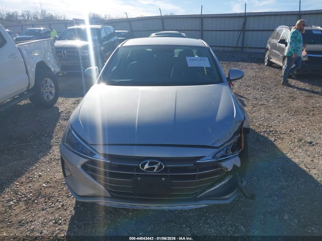 Hyundai ELANTRA Sel