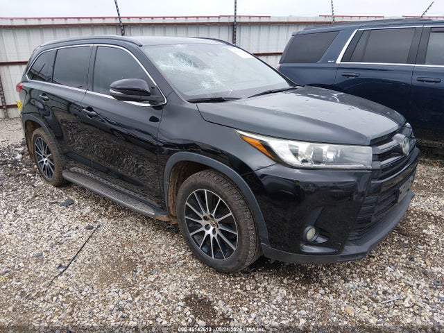 Salvage Toyota Highlander Image