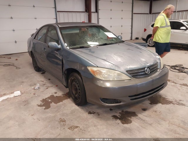Salvage Toyota Camry Image