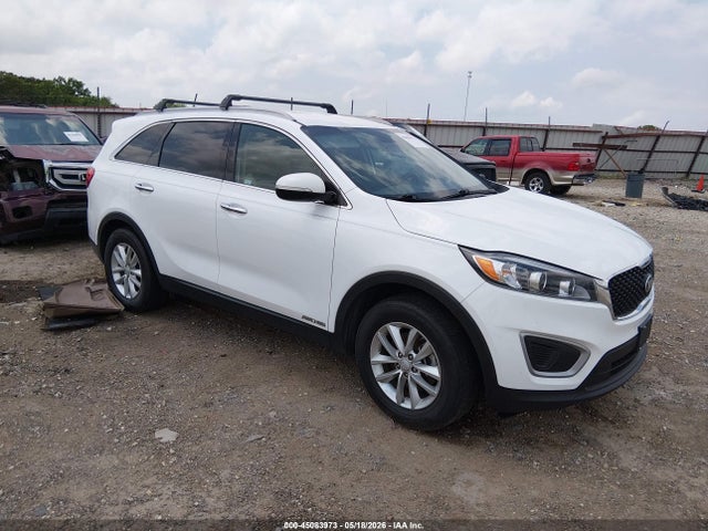 Salvage Kia Sorento Image