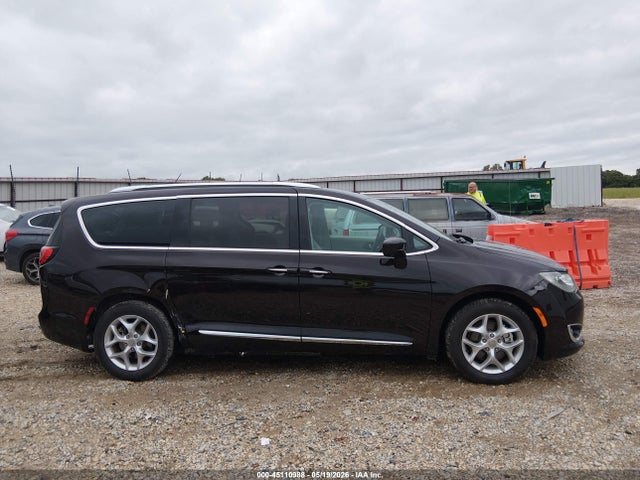 Chrysler Pacifica Touring-l Plus