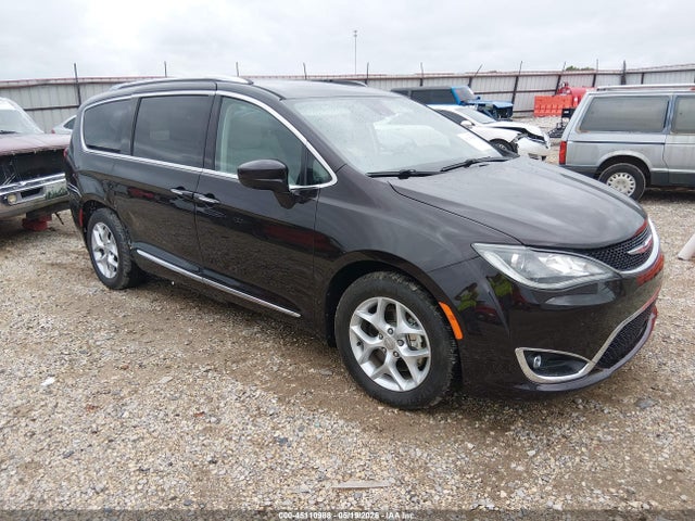 Salvage Chrysler Pacifica Image
