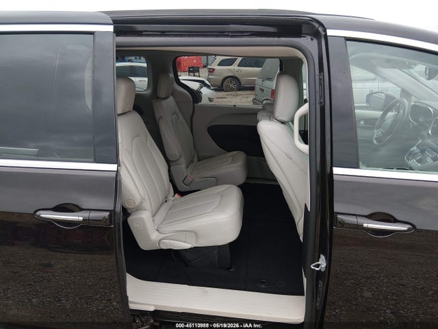 Chrysler Pacifica Touring-l Plus