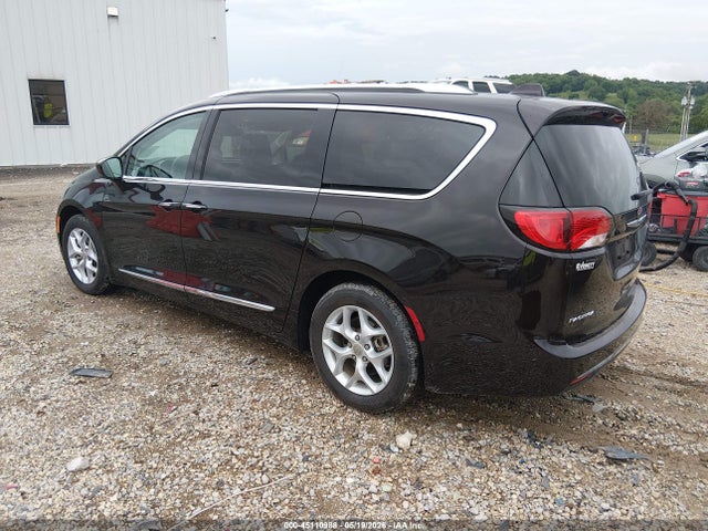 Chrysler Pacifica Touring-l Plus