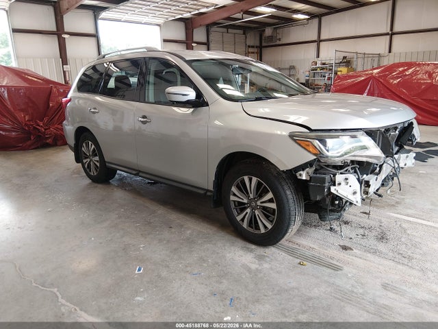 Salvage Nissan Pathfinder Image