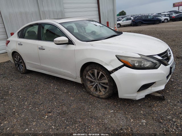 Salvage Nissan Altima Image