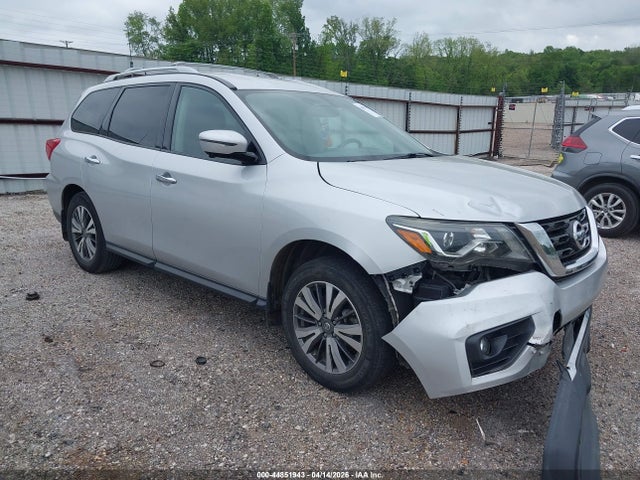 Salvage Nissan Pathfinder Image