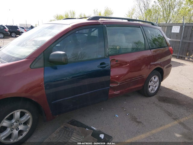 Toyota Sienna Ce