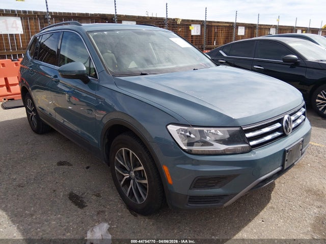 Salvage Volkswagen Tiguan Image