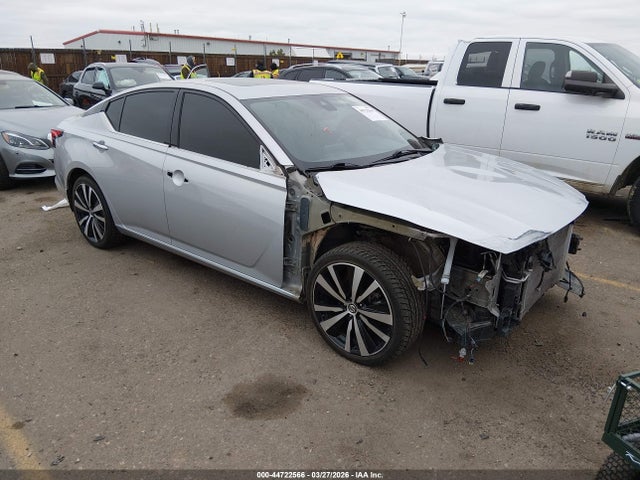 Salvage Nissan Altima Image